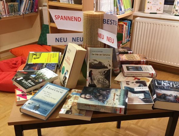 Aktuelles auf einen Griff - unser Büchertisch